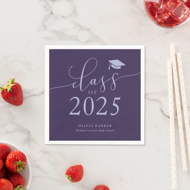 Serviette En Papier Classe de 2025 Purple Graduation Party (En situation)