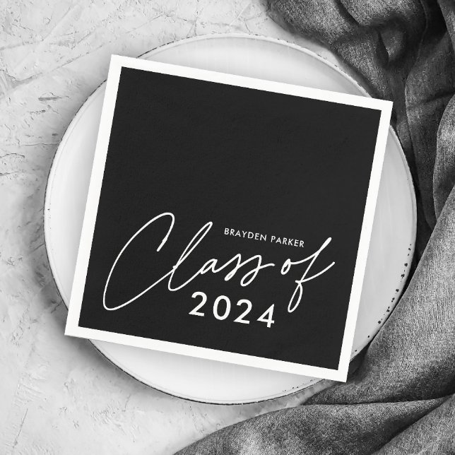 Serviette En Papier Classe de fin d'études en écriture moderne (Simple Class of 2024 (editable year) black and white graduation party napkins.)