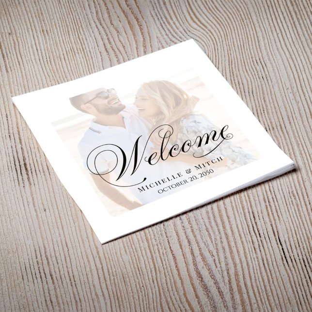 Serviette En Papier Cocktail noir et blanc Mariage Photo (Black and white minimalist photo "welcome" napkin. with photo overlay)