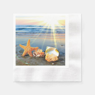 Serviette En Papier Coquillages marins et étoiles de mer sur la plage