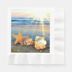Serviette En Papier Coquillages marins et étoiles de mer sur la plage