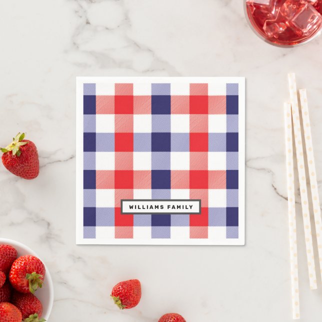 Serviette En Papier Custom Family Name Red and Blue Plaid  (En situation)