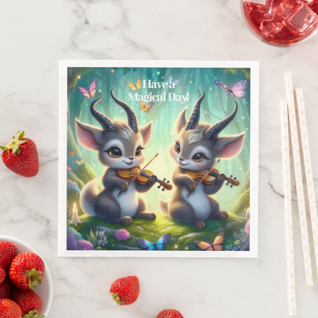 Serviette En Papier De mignons saolas jouent aux violons dans une forê (En situation)