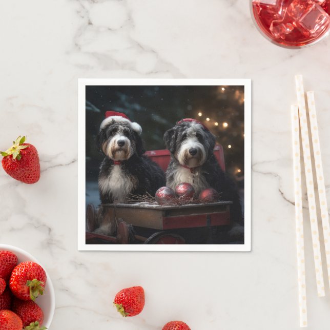 Serviette En Papier Décor de Noël Bernedoodle Snowy Sleigh (En situation)