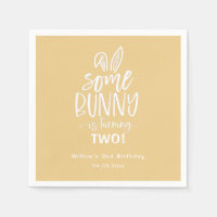 Des serviettes d'anniversaire de lapin