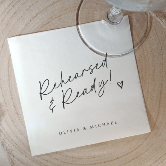 Serviette En Papier Dîner de répétition Répété & Prêt Noir et Blanc (Black and white rehearsal dinner napkins. Modern trendy rehearsed and ready napkins. Love note)