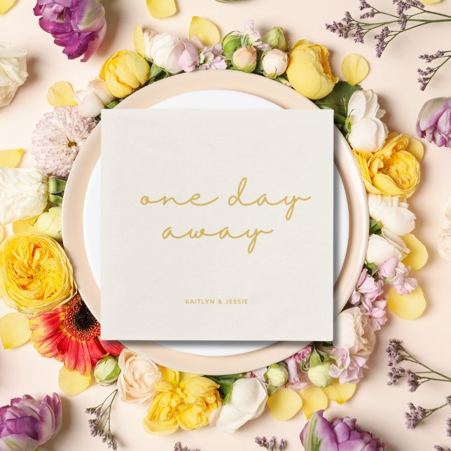 Serviette En Papier Dîner De Répétition Sur Mesure En Or Élégant Un Jo (Elegant Gold Custom Rehearsal Dinner One Day Away Napkins
)