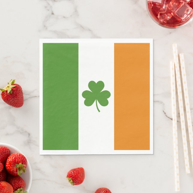 Serviette En Papier Drapeau irlandais de la Saint Patrick avec Shamroc (En situation)