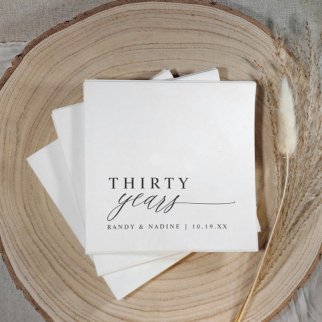 Serviette En Papier Élégant Anniversaire Moderne Simple Élégant (Elegant simple wedding anniversary cocktail napkins - personalized with names and wedding date.)