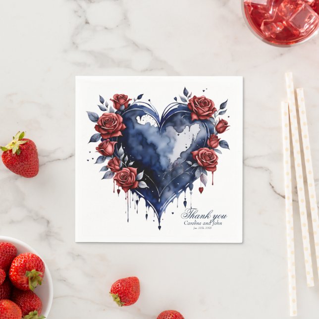 Serviette En Papier Élégant arrangement rose avec feuillage doré (En situation)