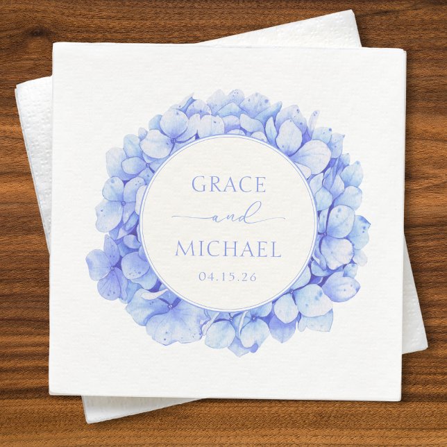 Serviette En Papier Elégant bleu Hydrangea Aquarelle Floral Mariage (Elegant blue hydrangea wedding napkins with customizable names and date—perfect for your reception.)