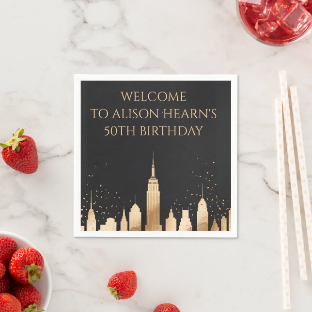 Serviette En Papier Elegant Gold NYC Skyline Birthday Welcome Napkin (En situation)