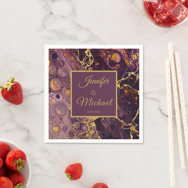 Serviette En Papier Élégant Marbre Violet Et Or  (En situation)
