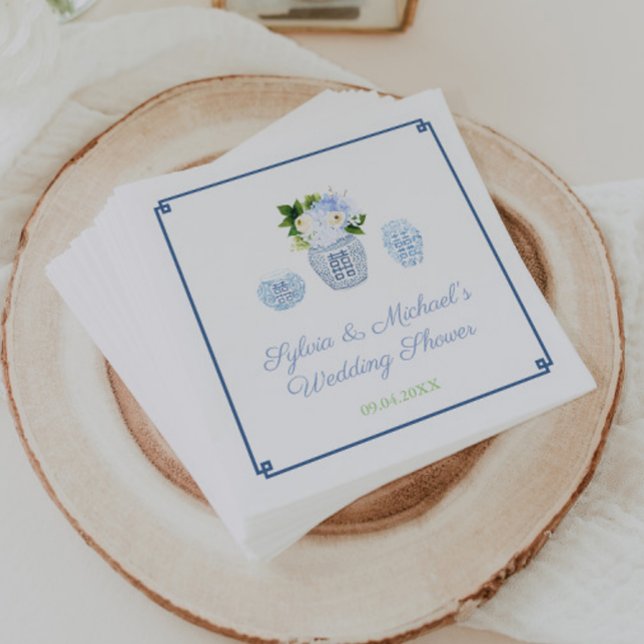 Serviette En Papier Élégant pot à gingembre aquarelle pour mariage et  (Chinoiserie chic wedding shower napkins featuring 3 blue and white ginger jars and Greek key border)