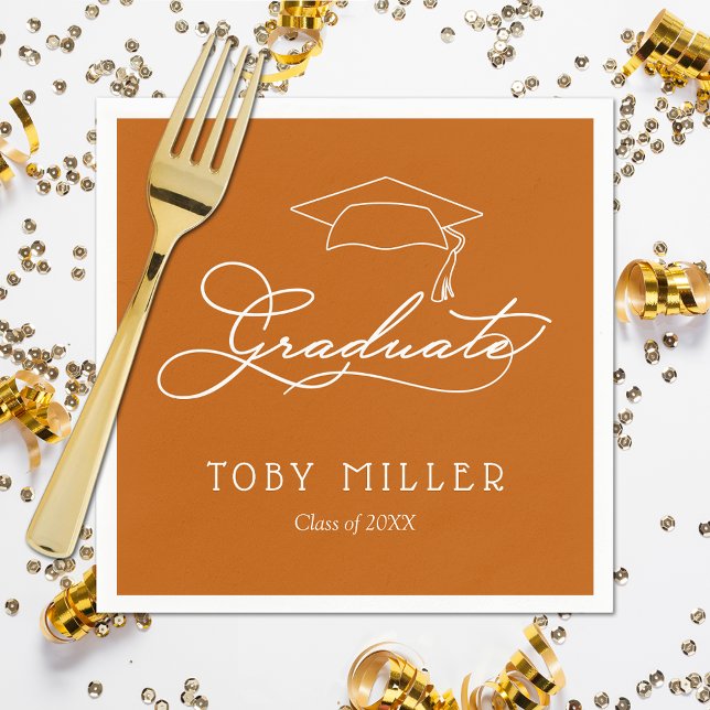 Serviette En Papier Élégant Script Burnt Orange Graduation serviettes (White script grad cap on burnt orange personalized graduation napkins, paper plates in our store)