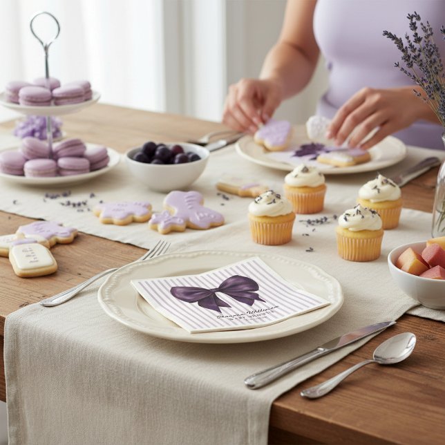 Serviette en papier élégante avec noeud violet pou (Créateur téléchargé)