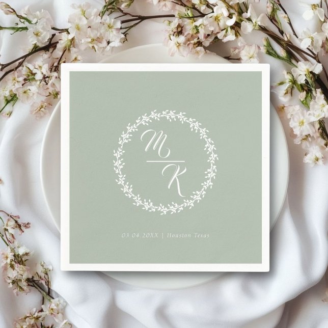 Serviette En Papier Élégante, classique couronne monogramme (Personalized, elegant, classic green wedding napkin, simple wreath, with your monograms & text.)