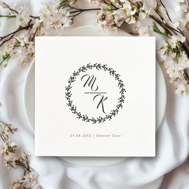 Serviette En Papier Élégante, classique couronne monogramme (Personalized, elegant, classic white wedding napkin, simple wreath, with your monograms & text.)