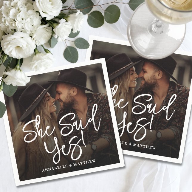 Serviette En Papier Elle a dit oui Fête de photos de fiançailles (She Said Yes Engagement Photo Party Napkins)
