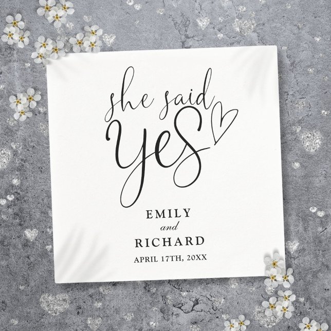 Serviette En Papier Elle A Dit Oui Partie Engagement Noir Et Blanc (She Said Yes Engagement Party Black And White Napkins)