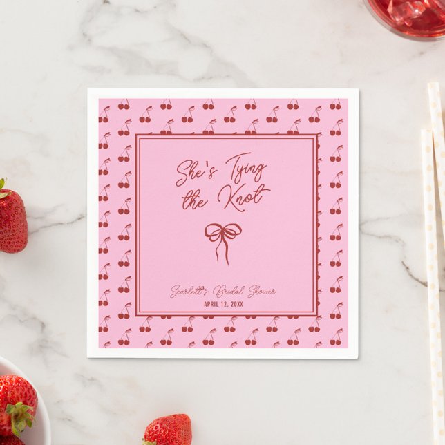 Serviette En Papier Elle Attache le Nœud Cocktail de douche nuptiale a (Add a cheerful touch with these custom "She's Tying the Knot" bridal shower cocktail napkins)