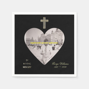 Serviette En Papier En mémoire d'amour Croix d'or forme de coeur photo