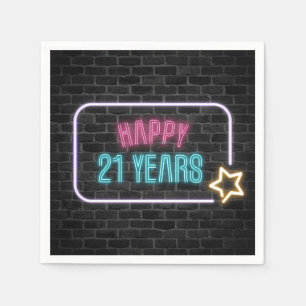 Serviette En Papier Enseigne néon pour 21e anniversaire sur un mur de 