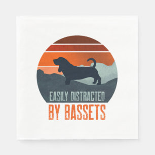 Serviette En Papier Facile À Distraire Par Basset Chien Marchant