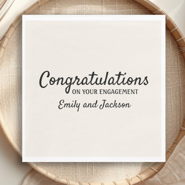 Serviette En Papier Félicitations Fiançailles Nom du script Crème Blan ("Congratulations on your engagement" custom paper napkins)