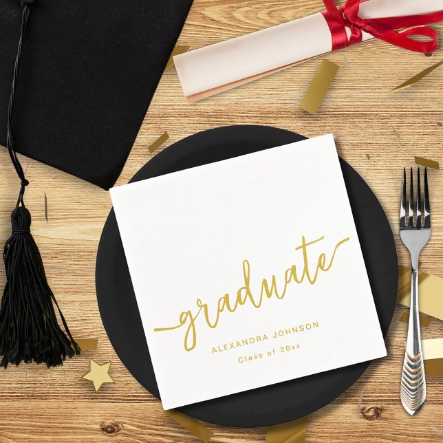 Serviette En Papier Fête de remise de diplômes moderne avec écriture d (Modern trendy gold script graduation party custom paper napkins with graduate name and class of 2025)