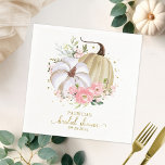 Serviette En Papier Fête des mariées d'automne de Citrouille rose pâle<br><div class="desc">Aquarelle florale rose vif et délicate, serviettes de douche nuptiales citrouilles sur le thème de la chute. Facile à personnaliser avec vos détails. Contactez-moi par conversation si vous avez des questions sur l'oeuvre ou avez besoin d'une personnalisation. VEUILLEZ NOTER : Pour obtenir de l'aide sur les commandes, l'expédition, l'information sur...</div>
