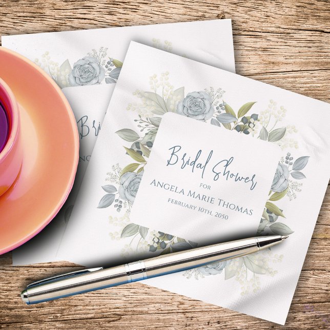 Serviette En Papier Fête des mariées Élégante calligraphie Bleu Floral (Blue floral Bridal Shower Napkins with stylish calligraphy script. )