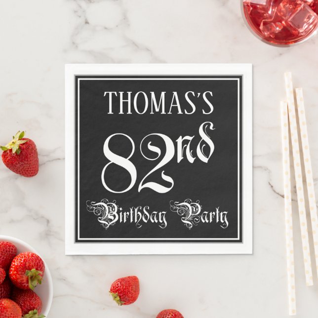 Serviette En Papier Fête du 82e anniversaire — Script fantaisie + Nom  (En situation)