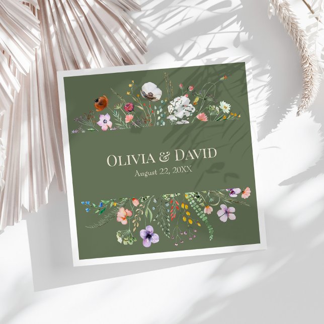 Serviette En Papier Fleur sauvage vert Sage Mariage de prairie (Sage Green Wildflower Meadow Wedding Napkins on a sunny white table.)