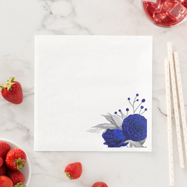 Serviette En Papier fleurs bleu royal et feuilles argentées (En situation)