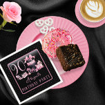 Serviette En Papier Glam Pink Black Fashion 90th Birthday Party<br><div class="desc">Le design glamour du 90e anniversaire, rose et noir, est inspiré de la couture française, avec un gâteau de boîte casquette, des stilettos roses et un sac de maquillage parmi divers cadeaux d'anniversaire non ouverts et de succulents cupcakes. Parfait pour célébrer des anniversaires. Age est créé dans une police de...</div>
