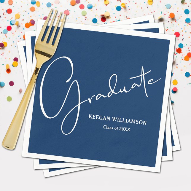 Serviette En Papier Graduation de script moderne bleu (Modern white script on blue   graduation party napkins, paper plates in our store)