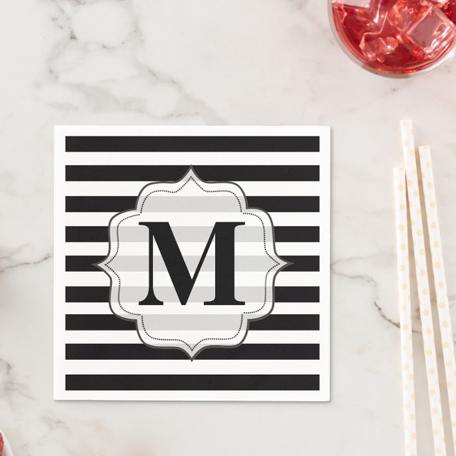 Serviette En Papier Grandes noires et blanches Monogrammes serviettes (Monogram Custom Printed Napkins with personalized initials.)