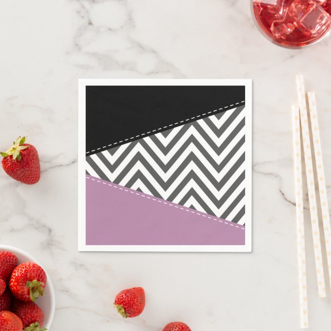 Serviette En Papier Gris Zigzag, Gris Chevron, Motif Zigzag, Violet (En situation)