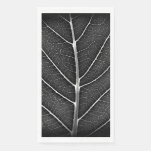 Serviette En Papier Gros plan sur une feuille lumineuse en noir et bla