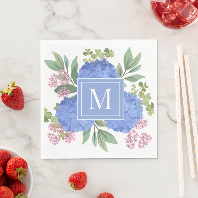 Serviette En Papier Hydrangée bleue Bouquet moderne Monogramme personn (En situation)