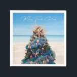 Serviette En Papier Joyeux Floride Noël Tropical Beach and Tree<br><div class="desc">Célébrez les fêtes avec ces magnifiques serviettes en papier de Noël à thème tropical. Le design est une photo d'un magnifique sapin de Noël présenté au Musée d'Art d'Orlando lors du Festival annuel des Arbres. Le bel arbre de vacances est orné de décorations d'inspiration côtière, notamment d'étoiles de mer, de...</div>