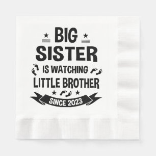 Serviette En Papier La petite soeur s'occupe du grand frère à
