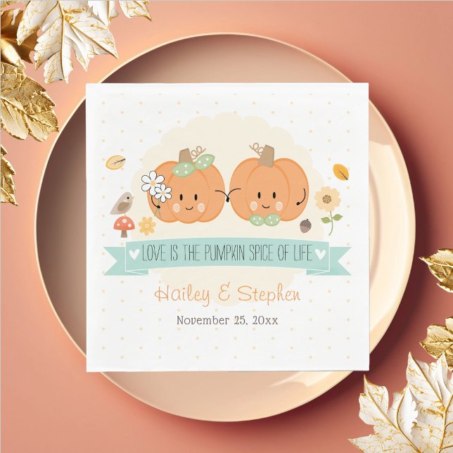 Serviette En Papier L'amour est la citrouille épicée de la vie Shower  (Whimsical fall themed couples  bridal and wedding shower paper napkins with a cute pair of pumpkins.)