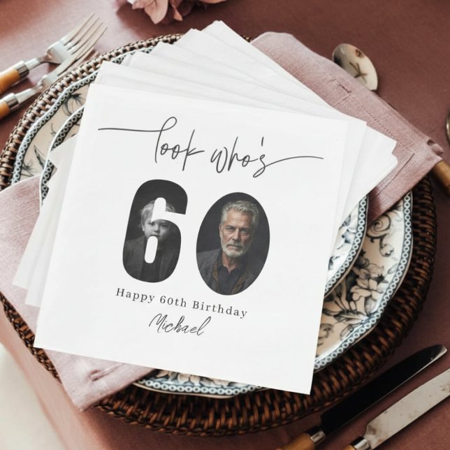 Serviette En Papier Look Who’s 60 Custom Photo Birthday Party Napkins (Créateur téléchargé)