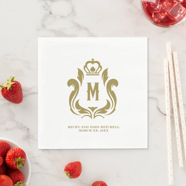 Serviette En Papier M Couronne d'or initiale (En situation)