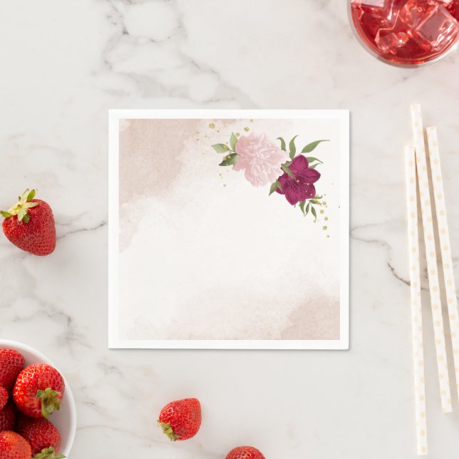 Serviette En Papier magenta fleurs roses verdure mariage (En situation)