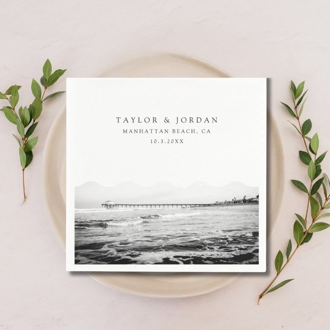 Serviette En Papier Manhattan Beach Mariage Personnalisé Cocktail Napk (Manhattan Beach Wedding Custom Cocktail Napkin Black and white)