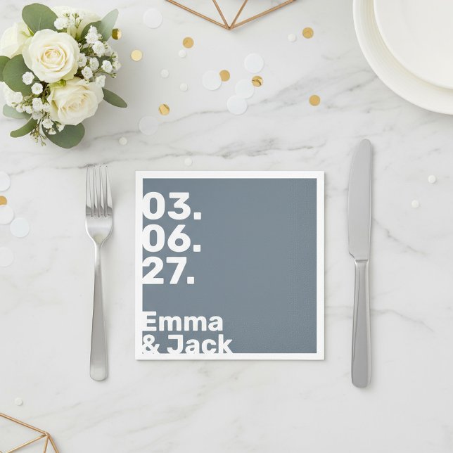 Serviette En Papier Mariage à date verticale bleu ardoise moderne (Modern slate Blue minimal Vertical Date Wedding Napkin.)