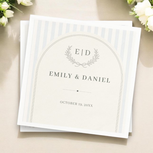 Serviette En Papier Mariage à rayures Bleu & Sage avec monogramme (Créateur téléchargé)